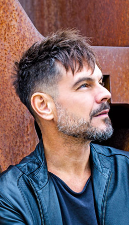 Nevio Passaro - Gesang, Gitarre